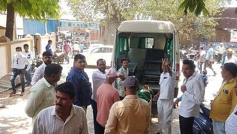 ठाणे : लग्नाच्या वऱ्हाडाचा टेम्पो पलटी, १४ जखमी