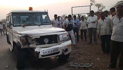 केज-बीड मार्गावर तहसीलदाराची गाडी आणि मोटारसायकलचा अपघात, एक जखमी