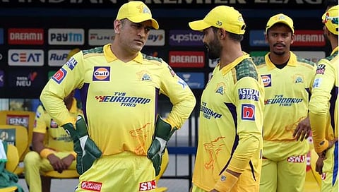 IPL 2022 : CSK चे 14 कोटींचे नुकसान, ‘या’ खेळाडूमुळे फ्रँचायझीला फटका