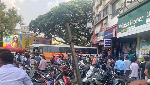 कोल्‍हापूर : महालक्ष्‍मी चेंबर्स परिसरात ‘ब्रेकफेल’ शिवशाही बसचा थरार