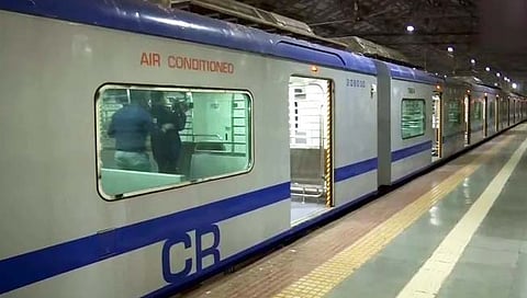 Mumbai AC Local : मोदी सरकारचा मुंबईकरांसाठी मोठा निर्णय! एसी लोकलच्या भाड्यात 50 टक्के कपात