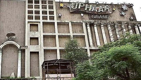 Upahar’ cinema : दिल्लीतील बहुचर्चित ‘उपहार’ सिनेमागृहाला पुन्हा आग