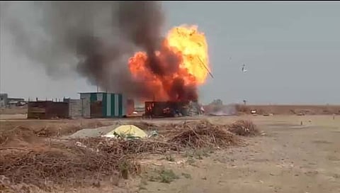 वाशिम : मालेगाव येथे भीषण आगीत ३ घरे जळून खाक