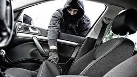 नाशिक : कारमधून लांबवली पाच लाखांची रोकड