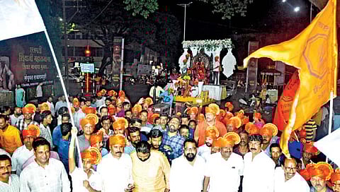 कोल्हापूर : तांत्रिक देखावे, पोवाड्यांतून शिवभक्तीचा जागर (Video)