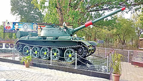 पाकला धूळ चारणारे टी-55 रणगाडे जळगावच्या भुसावळमध्ये