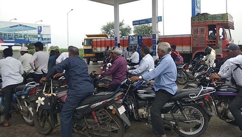 कर्नाटकातील स्वस्त पेट्रोल-डिझेलमुळे सीमाभागातील पंप मालकांना फटका
