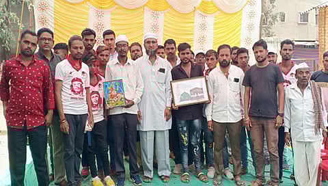 नाशिक : मक्का मदीना, हनुमानाची प्रतिमा हातात घेत एकोप्याचे दर्शन