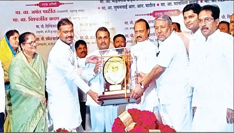 ना. बाळासाहेब पाटील यांना यशवंतराव चव्हाण पुरस्कार