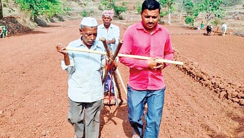 सातारा : कराड दक्षिणेत खरीप पूर्व मशागतींच्या कामांना वेग