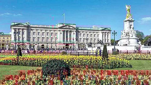 बकिंघम पॅलेसची ‘इतकी’ आहे किंमत