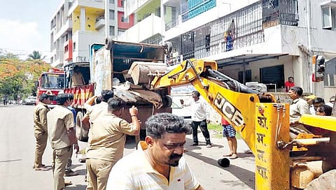 कोल्हापूर : राजारामपुरीतील अपार्टमेंट, हॉस्पिटलच्या बंदिस्त पार्किंगवर कारवाई