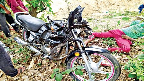 बेळगाव : हेब्बाळजवळ दुचाकी अपघातात दोन तरुण ठार