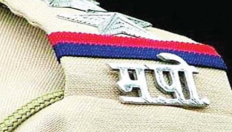 मुंबई : पोलिसाला थप्पड म्हणजेच कायदा व सुव्यवस्थेवर थप्पड