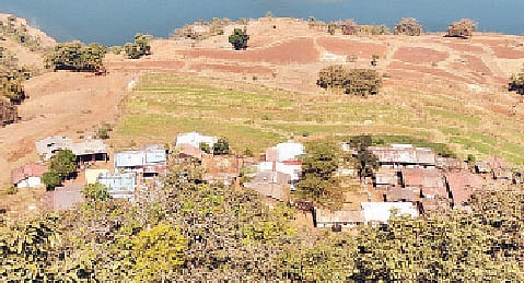 माळीण घटनेवेळी धोकादायक असणारी गावे.