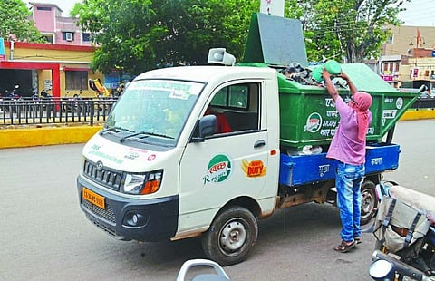 नगर : कचरा गोळा करणारा ठेकेदार घेतो पैसे; स्थायी समितीच्या सभेत नगरसेवकांचा आरोप