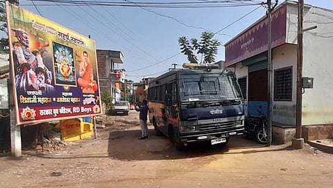 कुरुंदवाड : फटाके उडवण्याच्या वादातून मिरवणुकीत नाचवल्या नंग्या तलवारी, दोन गटांत तुंबळ हाणामारी