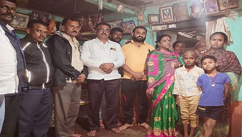 कुरुंदवाड : घोसरवाड येथील नाईकवाडे कुटुंबियांनी विधवा प्रथेला दिली मूठमाती