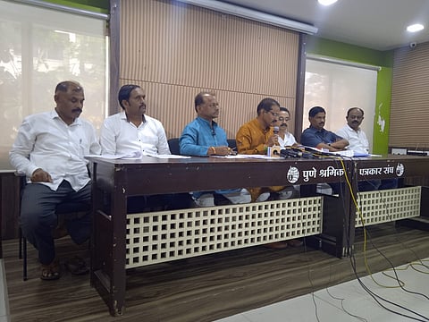 पत्रकार परिषदेत माहिती देताना मराठा क्रांती मोर्चाचे नेते.