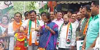 आंदोलनकर्त्यांसमोर बोलताना खासदार सुप्रिया सुळे