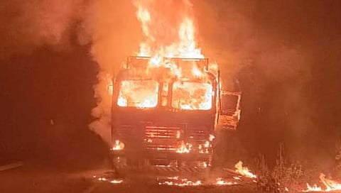 वर्धा : अमरावती-नागपूर राष्ट्रीय महामार्गावर बर्निंग ट्रकचा थरार