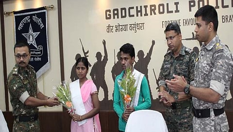 गडचिरोलीत दोन जहाल नक्षलवाद्यांचे आत्मसमर्पण, १२ लाखांचे होते बक्षीस