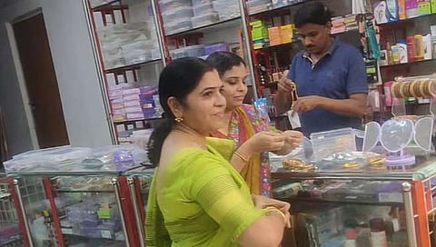 Gold is expensive : इमिटेशन ज्वेलरीच्या विक्रीत ६० टक्के वाढ