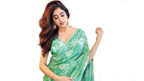 साडीत खुलले जान्हवीचे सौंदर्य!