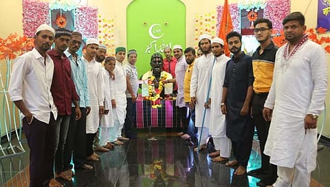 कोल्हापूर : कुरुंदवाडमध्ये मुस्लीम मावळ्यांकडून शिवरायांना अभिवादन; मशिदीत मुर्तीची प्रतिष्ठापना