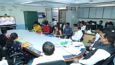 PM Modi : पंतप्रधानांनी साधला रायगडमधील २६ अनाथ बालकांशी संवाद