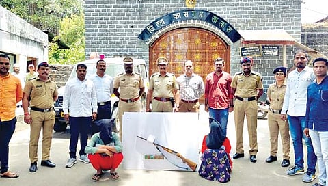 सातारा : बंदूक चोरीत बहीण-भावाला अटक