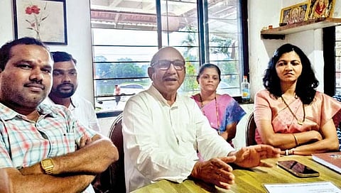 कोकण : केसरकर तीन पक्षाचे झाले नाहीत ते शिंदे गटाचे काय होणार?