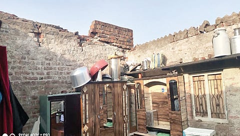 नाशिक : वादळी पावसात शेतकर्‍याच्या घराचे छप्पर उडाले, नुकसान भरपाईसाठी साद