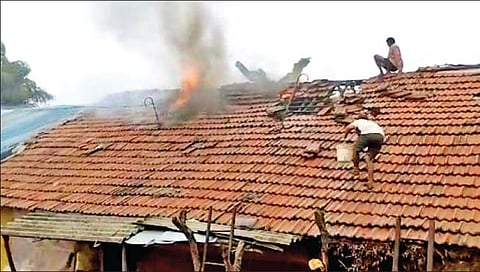 घराला आग; आडीच लाखांचे नुकसान