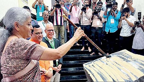 अर्थखात्याच्या कामकाजाची ‘धरोहर’मुळे लोकांना माहिती