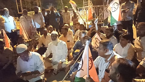 मालेगाव : शरद पवारांच्या छायाचित्रावरील पोस्ट एपीआयच्या अंगलट, राष्ट्रवादीच्या आंदोलनानंतर माफीनामा व्हायरल