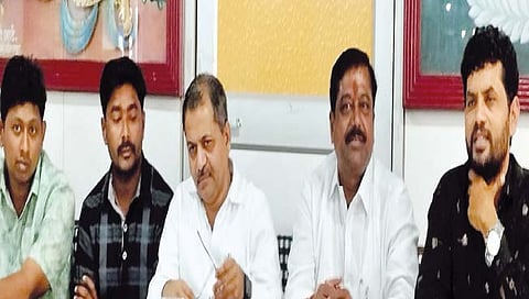 सोलापूर : पाण्याविषयी गप्प बसाल तर घरासमोर अ‍ॅटमबॉम्ब फोडू