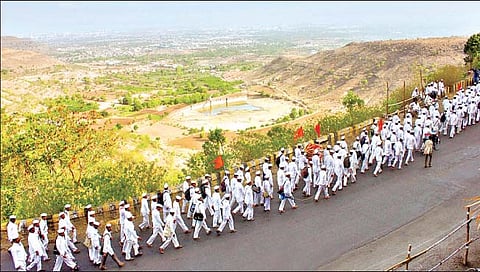 यवत पोलिसांची वाहतूक वळविण्यासाठी लगीनघाई; वैष्णवांचा पालखी प्रवास सुखकर होण्यासाठी तयारी