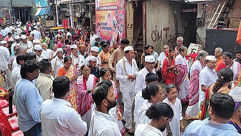 धारावीतील शेकडो वारकर्‍यांचे पंढरपूरकडे प्रस्थान