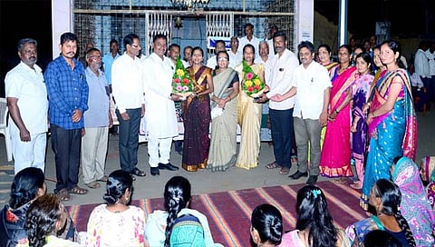 कोल्हापूर : विधवा महिलांना सौभाग्याचे लेणं, पारंपारिक प्रथेला मूठमाती देत विधवा प्रथा बंदीचा अनोखा जागर