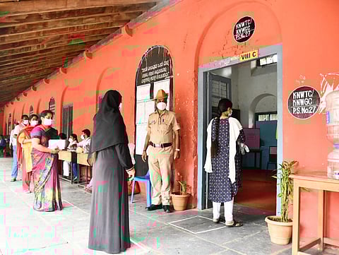 बेळगाव : विधान परिषदेच्या दोन जागांसाठी मतदानाला प्रारंभ