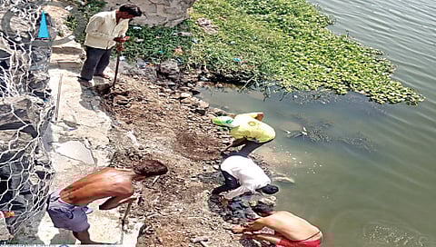 नाशिक मनपा : आयुक्तांच्या पाहणीनंतर दुसर्‍याच दिवशी धोबी घाटावर हातोडा