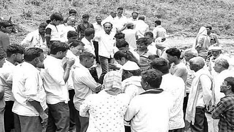 रस्त्यासाठी शेतकर्‍यांकडून जलसमाधी घेण्याचा प्रयत्न; बहुलखेड्यातील दोनशे शेतकरी आक्रमक