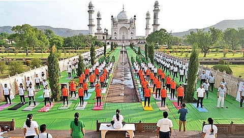 औरंगाबाद : आंतरराष्ट्रीय योगदिन शहरात मोठ्या उत्साहात