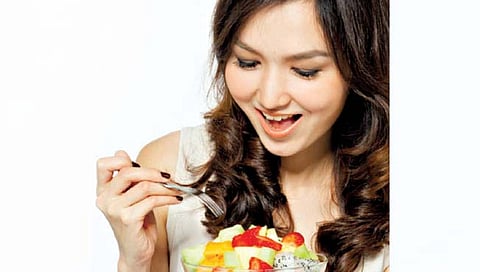 जेवणाबरोबर फळांचे सेवन करु नका, आरोग्यावर होईल ‘हा’ परिणाम