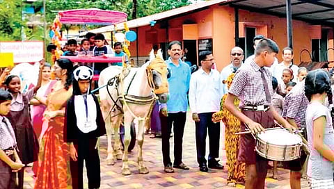 ढोलताशांच्या गजरात दीड लाख विद्यार्थ्यांचे 2 वर्षांनंतर शाळेत पाऊल