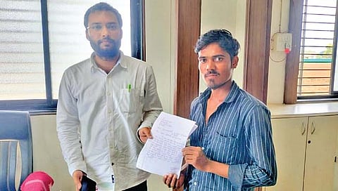 हेलिकॉप्टर घेतो, 6.65 कोटींचे कर्ज द्या!