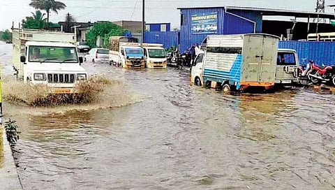 कर्नाटक : रस्ते स्मार्ट, पाण्याला मिळेना वाट!