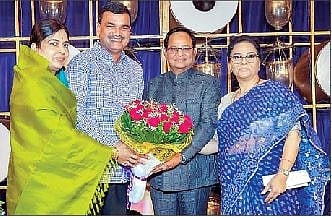 षष्ट्यब्दीपूर्तीनिमित वन राज्यमंत्री दत्तात्रय भरणे, त्यांच्या पत्नी सारिका भरणे यांच्या हस्ते शिवाजी काळे आणि निर्मला वहिनींचा सत्कार करण्यात आला.
