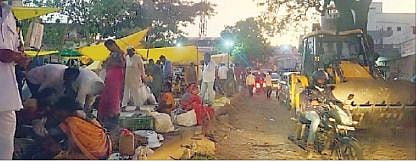 मलठण येथे होतेय वाहतूक कोंडी; संथ गतीने होणार्‍या कामाचा परिणाम